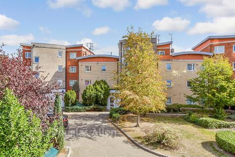 2 bedroom flat for sale, Mercury Court, Romford RM1