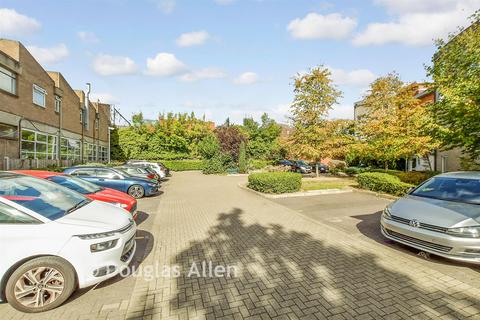 2 bedroom flat for sale, Mercury Court, Romford RM1