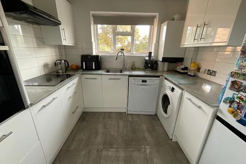 2 bedroom flat for sale, Malan Square, Rainham, Essex, RM13 7JB