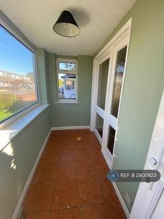 3 bedroom semi-detached house to rent, Woodlands Close, Mold, CH7