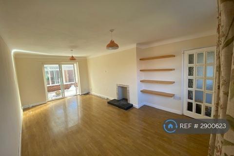 3 bedroom semi-detached house to rent, Woodlands Close, Mold, CH7