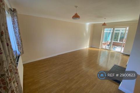 3 bedroom semi-detached house to rent, Woodlands Close, Mold, CH7