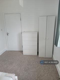 1 bedroom in a house share to rent, Moremead Road, London, SE6