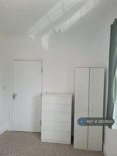 1 bedroom in a house share to rent, Moremead Road, London, SE6