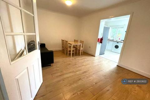 1 bedroom in a house share to rent, Moremead Road, London, SE6