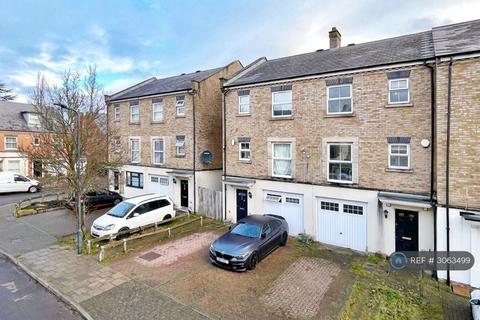 1 bedroom in a house share to rent, Chilcott Close, Wembley, HA0