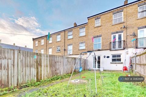 1 bedroom in a house share to rent, Chilcott Close, Wembley, HA0