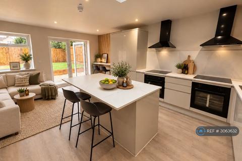1 bedroom in a house share to rent, Felixstowe Road, Ipswich, IP3