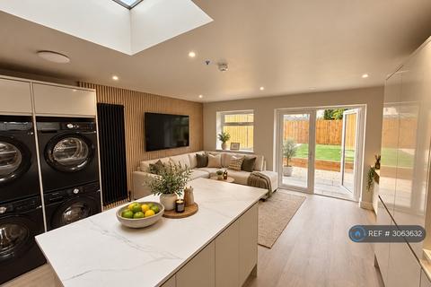 1 bedroom in a house share to rent, Felixstowe Road, Ipswich, IP3