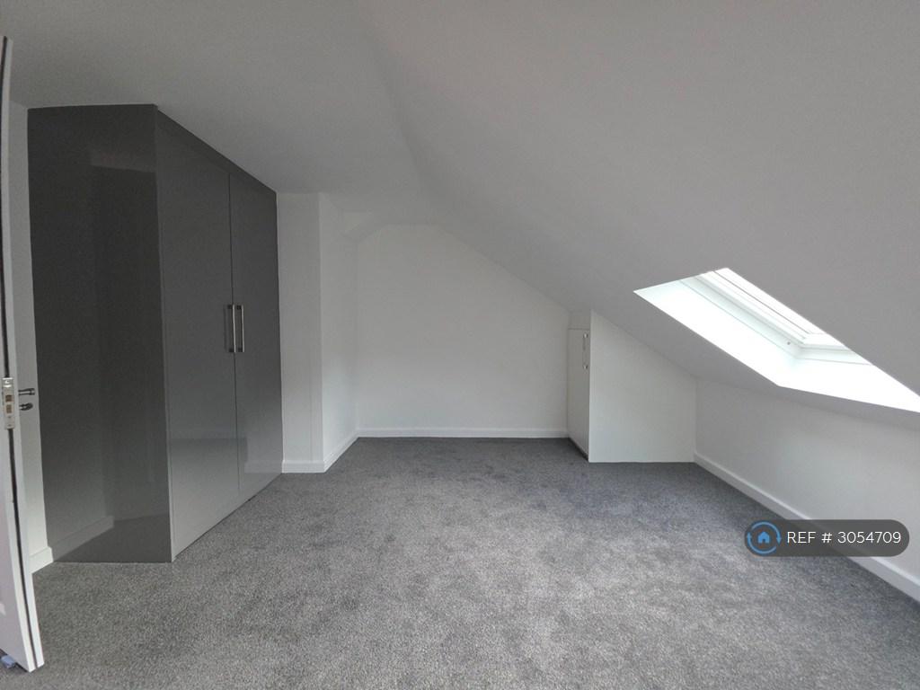 Apartment in Brentford - View 4