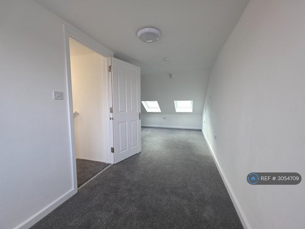 Apartment in Brentford - View 5