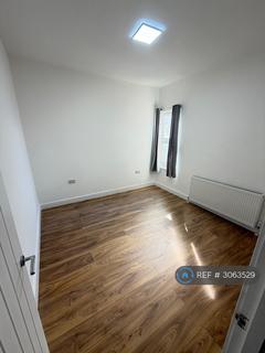 3 bedroom semi-detached house to rent, Eastcote Road, Harrow, HA2