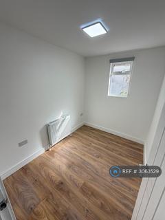 3 bedroom semi-detached house to rent, Eastcote Road, Harrow, HA2