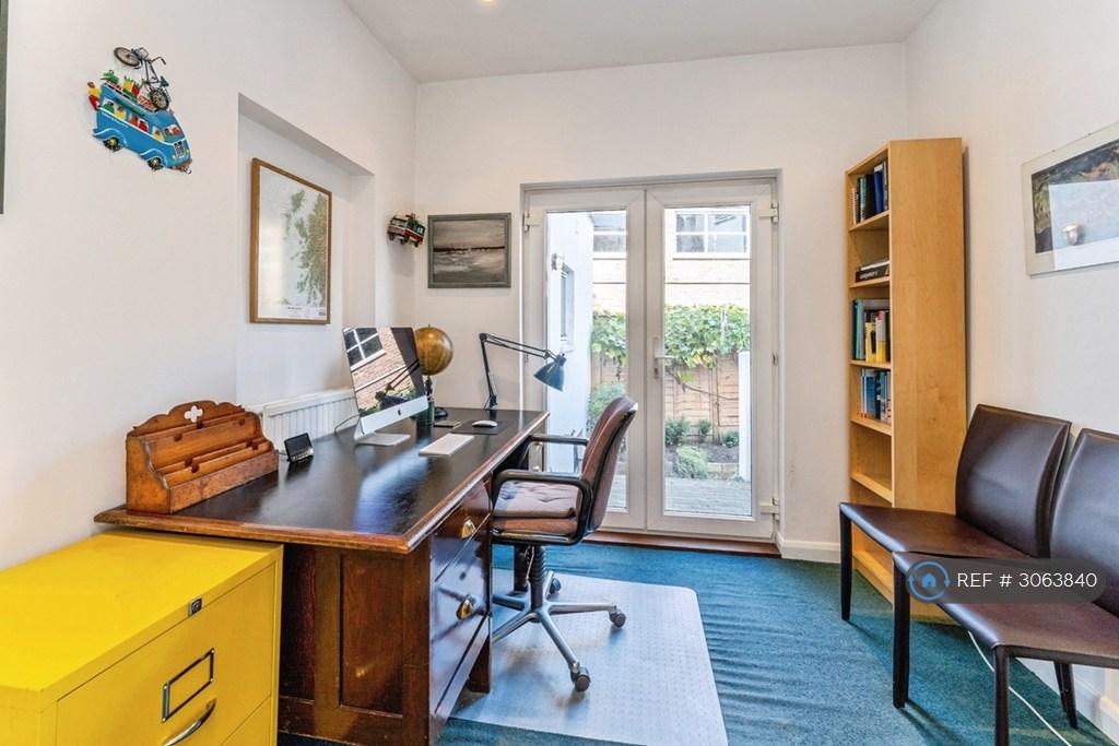Apartment in London - More