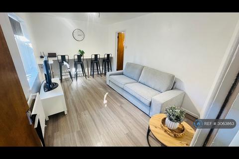 1 bedroom in a house share to rent, Wrecclesham Road, Farnham, GU9