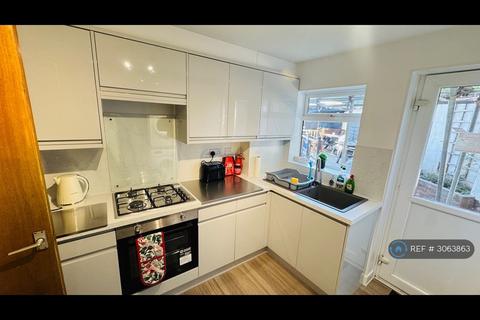 1 bedroom in a house share to rent, Wrecclesham Road, Farnham, GU9