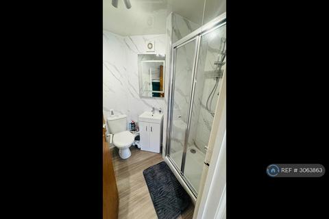 1 bedroom in a house share to rent, Wrecclesham Road, Farnham, GU9
