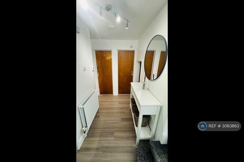 1 bedroom in a house share to rent, Wrecclesham Road, Farnham, GU9