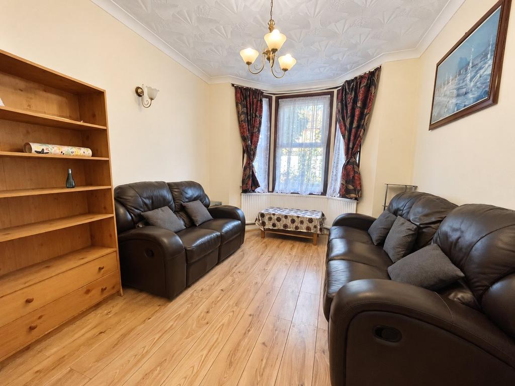 House in Greater London - View 2