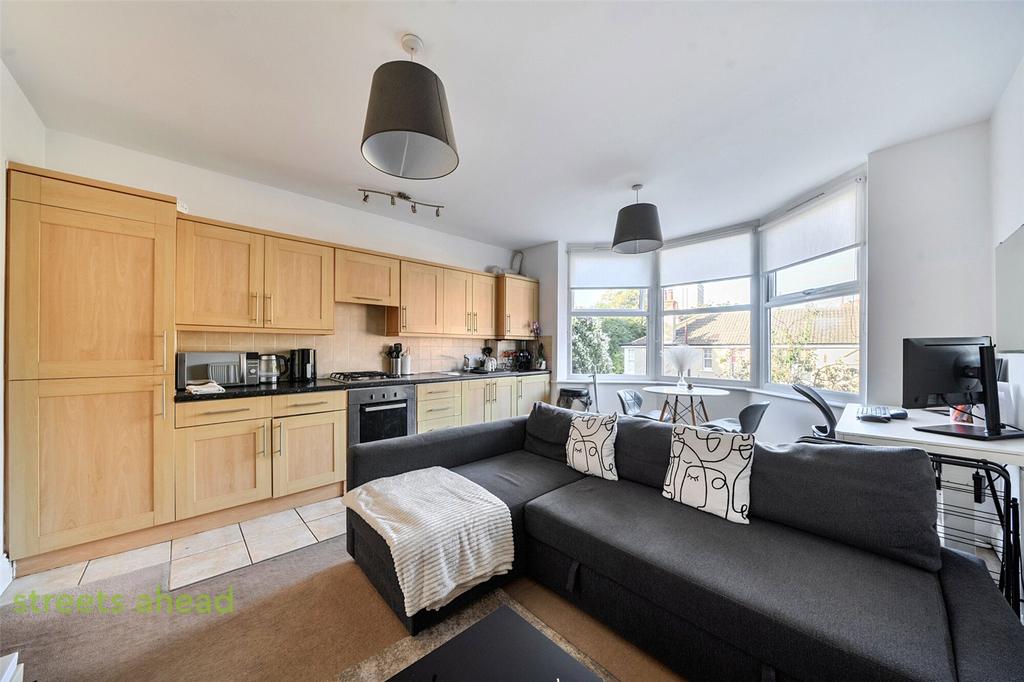 Apartment in Croydon - View 3