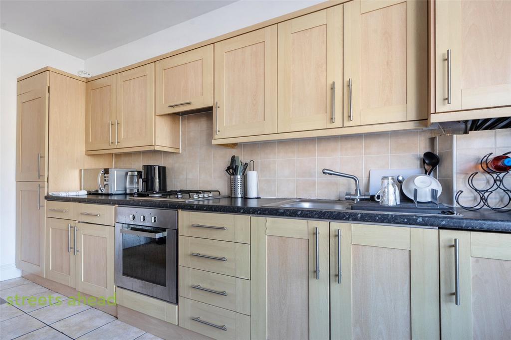 Apartment in Croydon - View 5