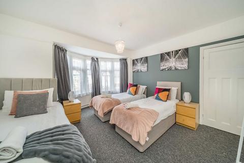 4 bedroom flat for sale, Athlone Road, London SW2