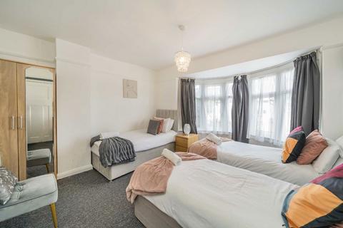 4 bedroom flat for sale, Athlone Road, London SW2