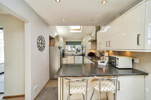 3 bedroom semi-detached house for sale, Heathfield Close, Bingley, BD16 4EQ