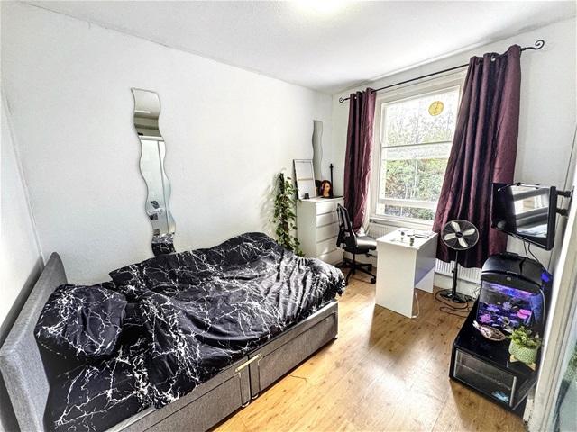 Apartment in Stratford - View 4