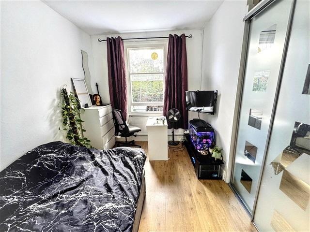 Apartment in Stratford - View 5