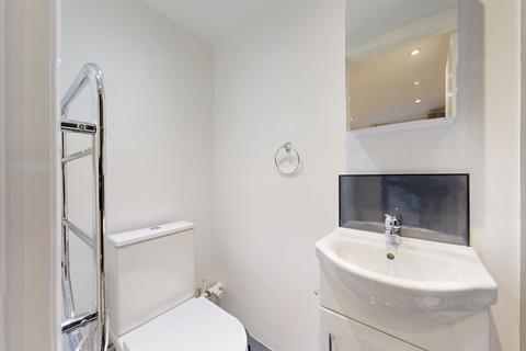 Studio to rent, James Avenue