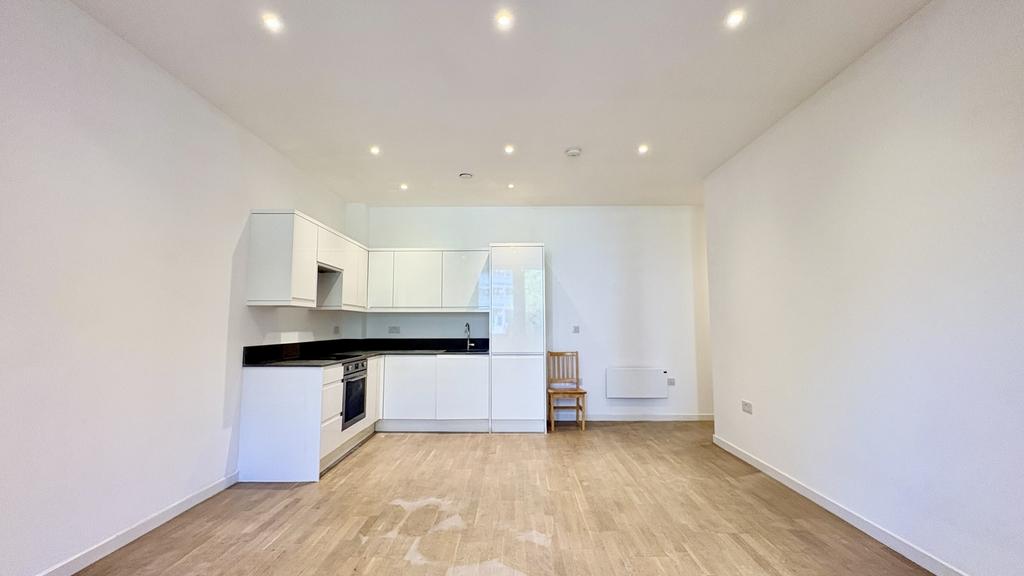 Apartment in Brentford - View 2