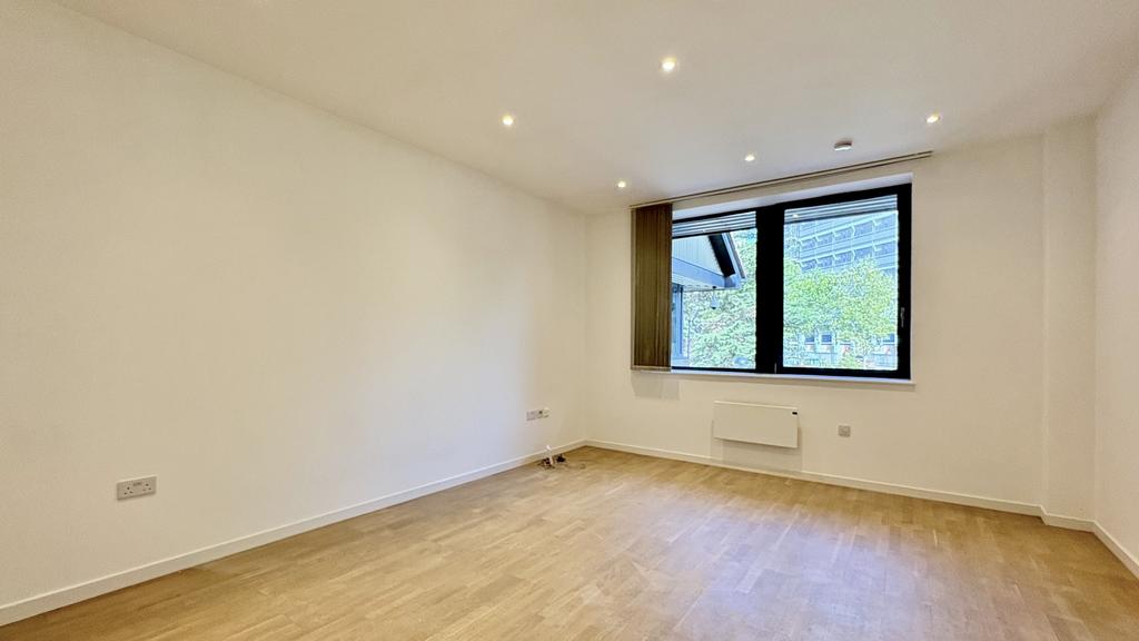 Apartment in Brentford - More
