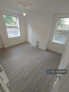 2 bedroom end of terrace house to rent, Hayleigh St, Leeds, LS13