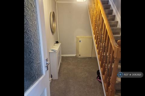 3 bedroom semi-detached house to rent, Cae Fardre, Pontypridd, CF38