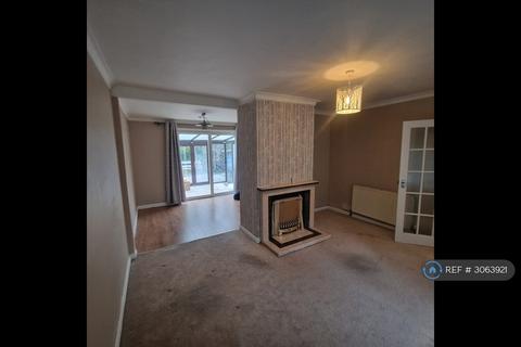 3 bedroom semi-detached house to rent, Cae Fardre, Pontypridd, CF38