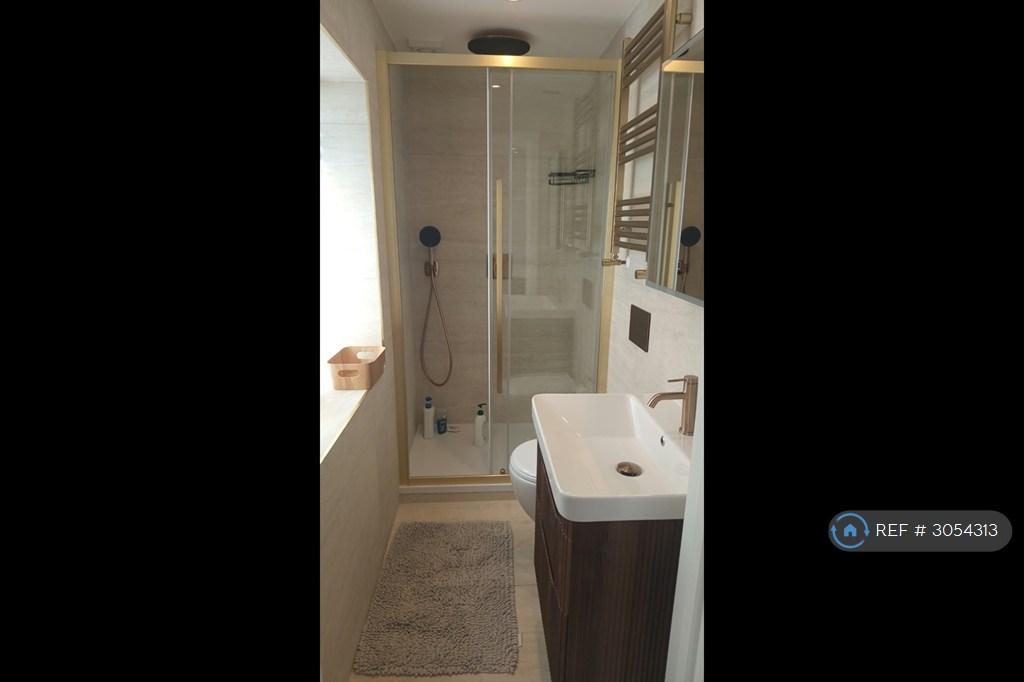 Apartment in London, The Hyde, Hendon Central - More