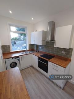 2 bedroom end of terrace house to rent, Henley Road, Leeds, LS13