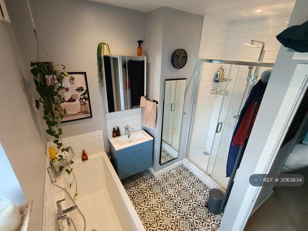 House in London - View 2