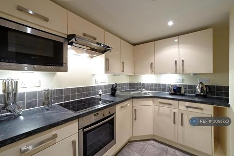 1 bedroom in a flat share to rent, Beckhampton Street, Swindon, SN1
