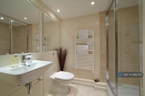 1 bedroom in a flat share to rent, Beckhampton Street, Swindon, SN1