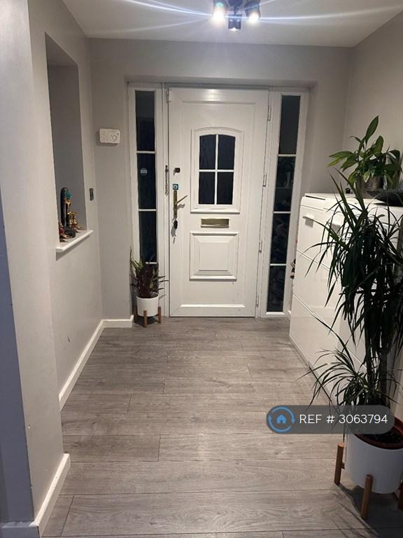 House in Leeds, West Yorkshire - View 2