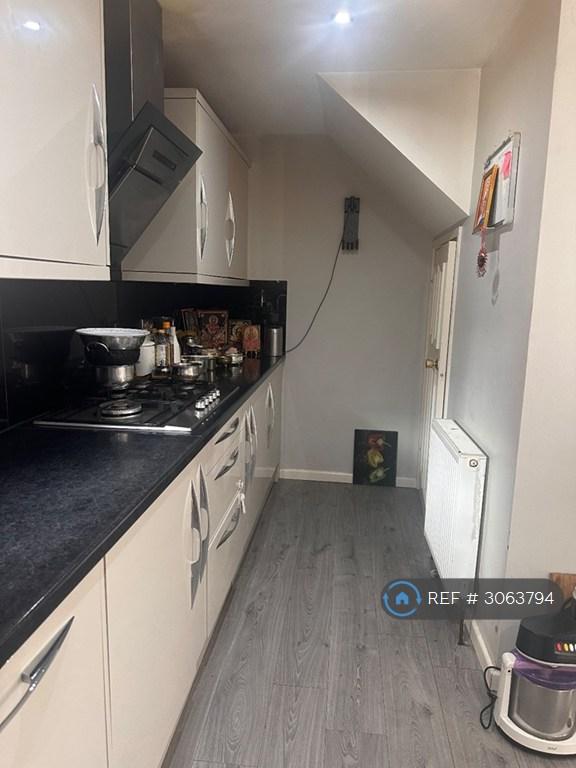 House in Leeds, West Yorkshire - View 5