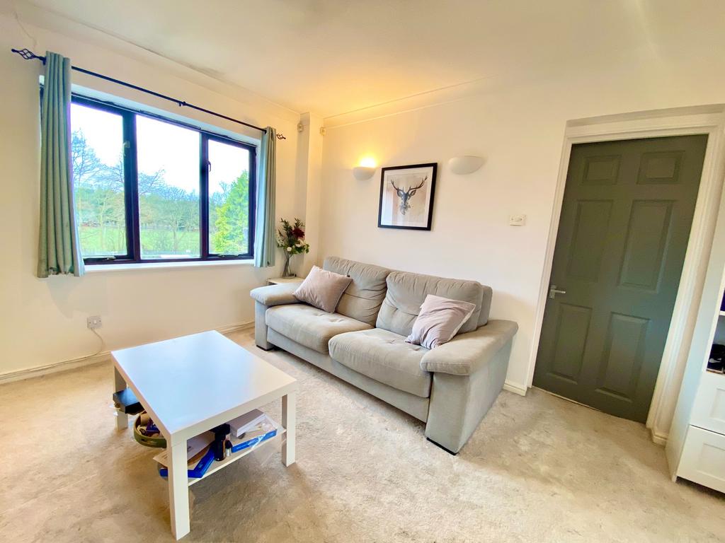 Apartment in Northwood - View 3