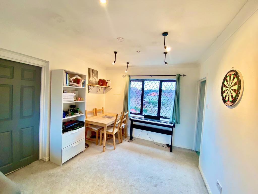 Apartment in Northwood - View 4
