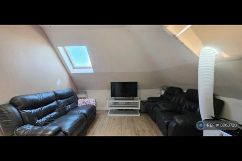 2 bedroom flat to rent, Rickmansworth Road, Watford, WD18