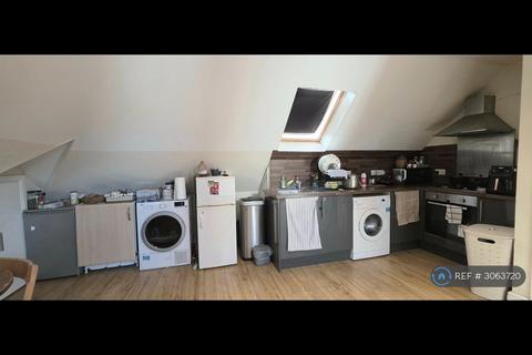 2 bedroom flat to rent, Rickmansworth Road, Watford, WD18