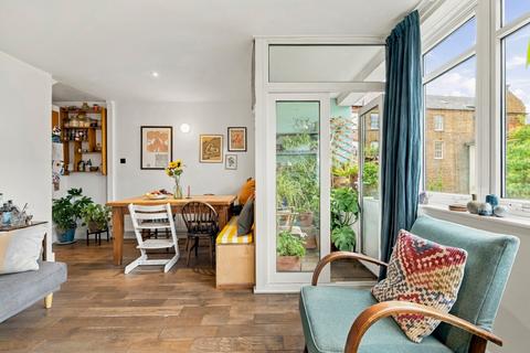 3 bedroom flat for sale, St. Albans Villas, London, NW5