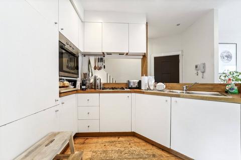 2 bedroom flat to rent, Ballater Road, London SW2