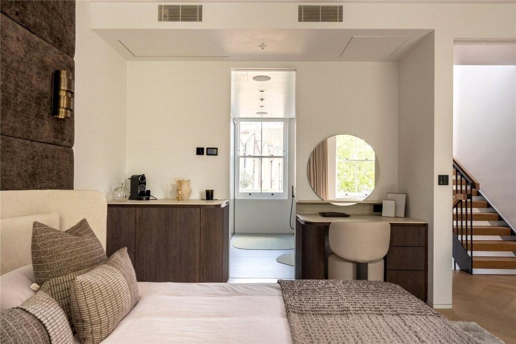House in London - View 3